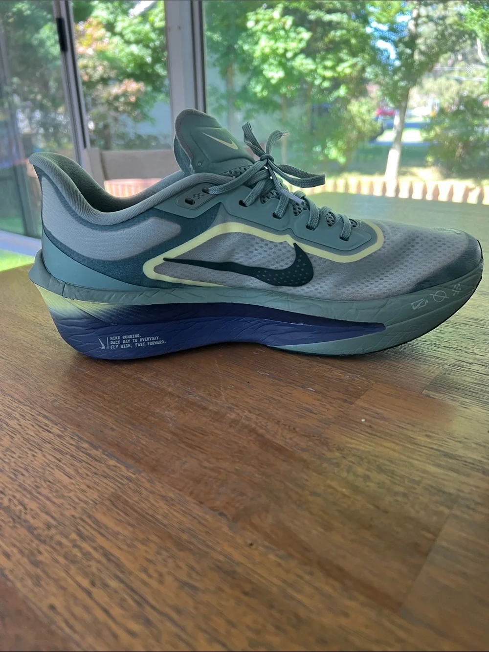 Nike Men’s Zoom Fly Sneakers in Light Green with Yellow Accents size 10.5